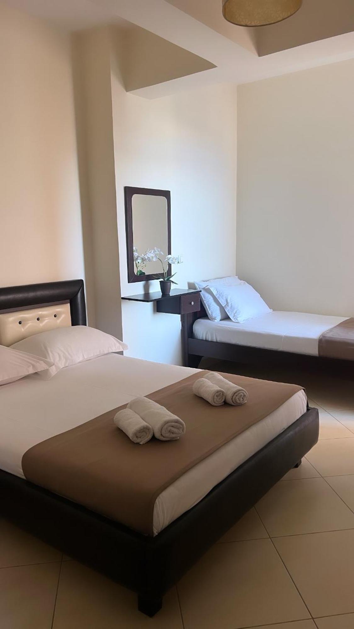 Ansi Paradiso Apartaments Sarandë Esterno foto